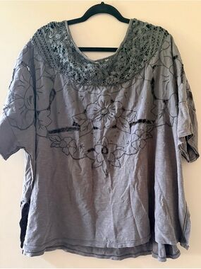 We The Free Gray Lace Yoke Floral Tunic